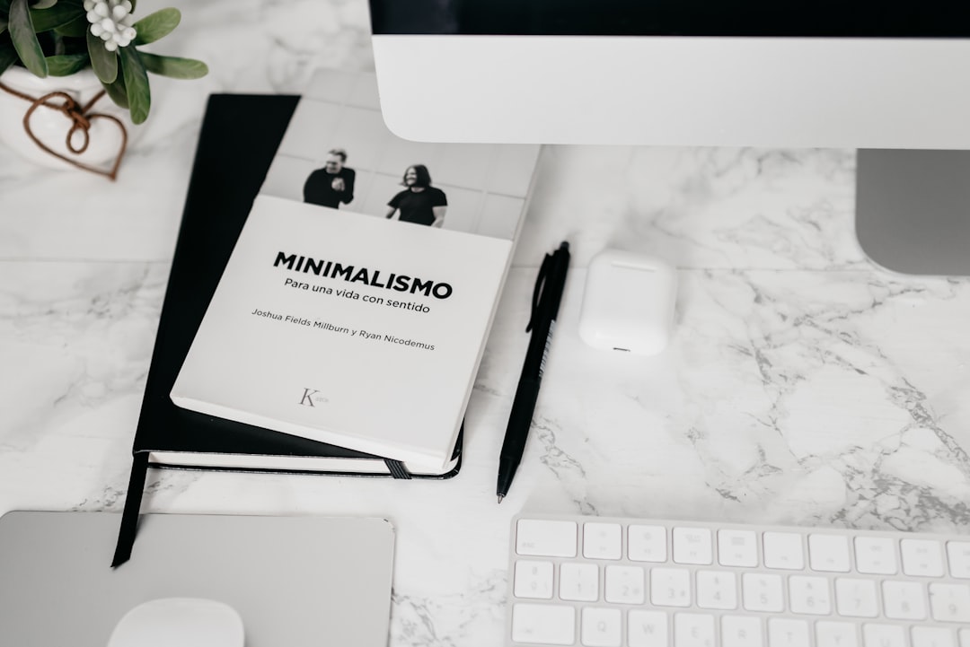 white-apple-keyboard-and-white-apple-magic-mouse-wksxpmo-ao