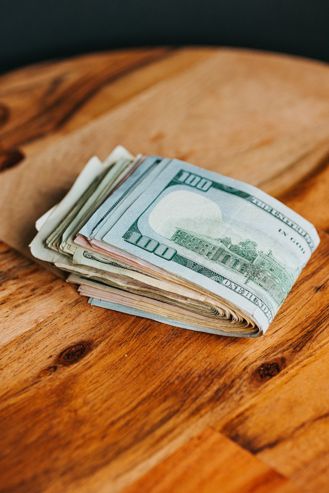 100-us-dollar-bill-v1gt1t80zoa